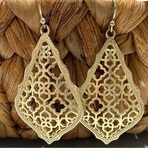 Kendra Scott Addie Gold Drop
Earrings in Gold Filigree Mix MRSP $85